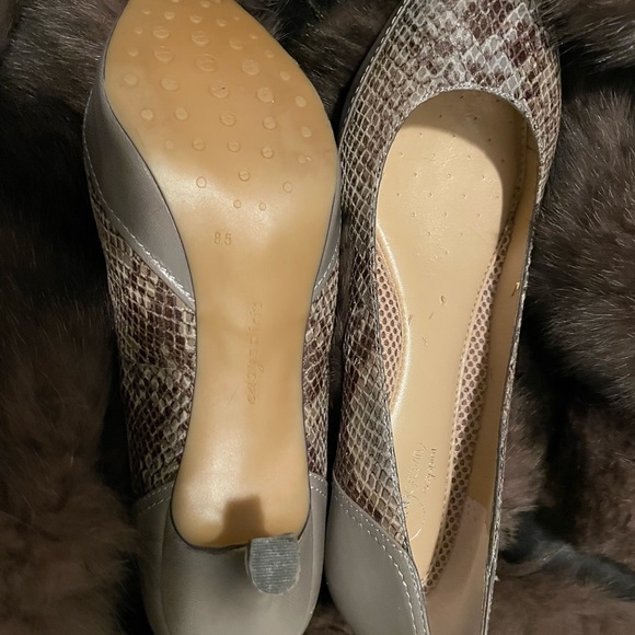Brand new by Anti Gravity-Easy Spirit snake skin style heels - Picture 3 of 4